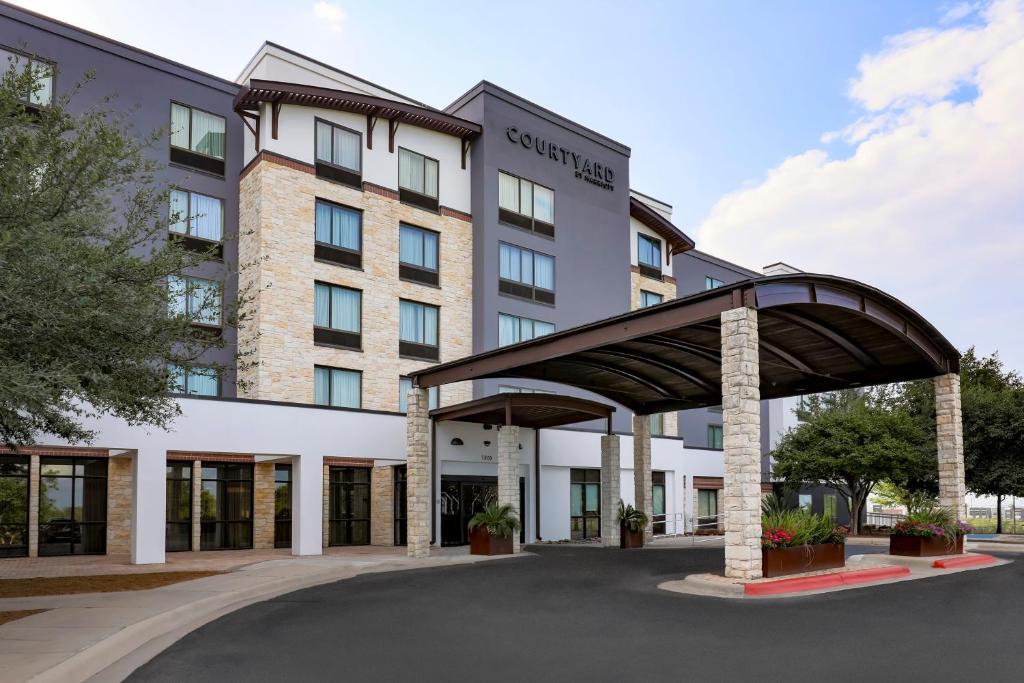 Courtyard Austin Airport Main image 1